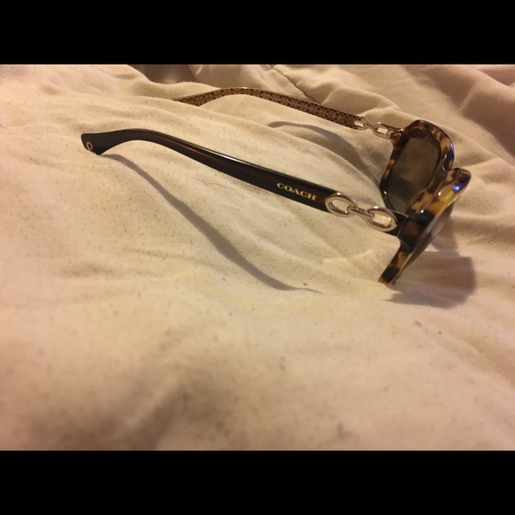 Coach sunglasses - Picture 3 of 5